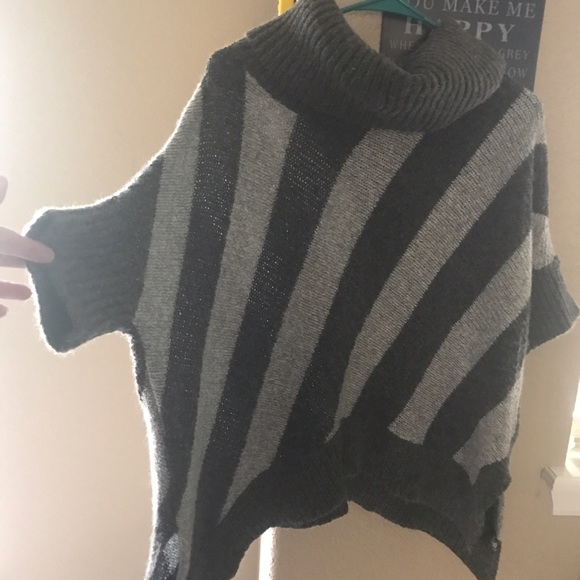 Sweater cowl neck quarter length sleeve - Picture 3 of 3