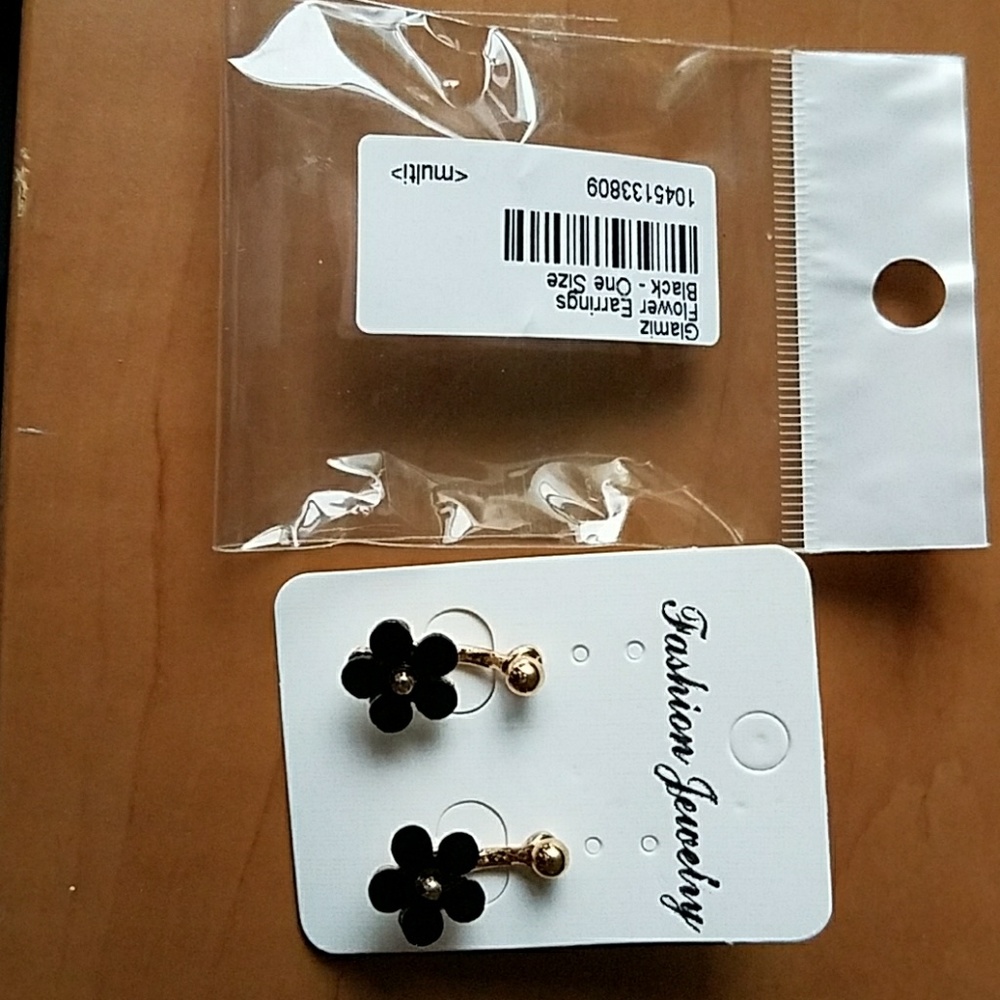 Last chance! NEW! Black Flower Earrings - Picture 3 of 5
