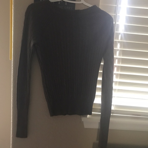 V neck sweater size medium - Picture 2 of 3
