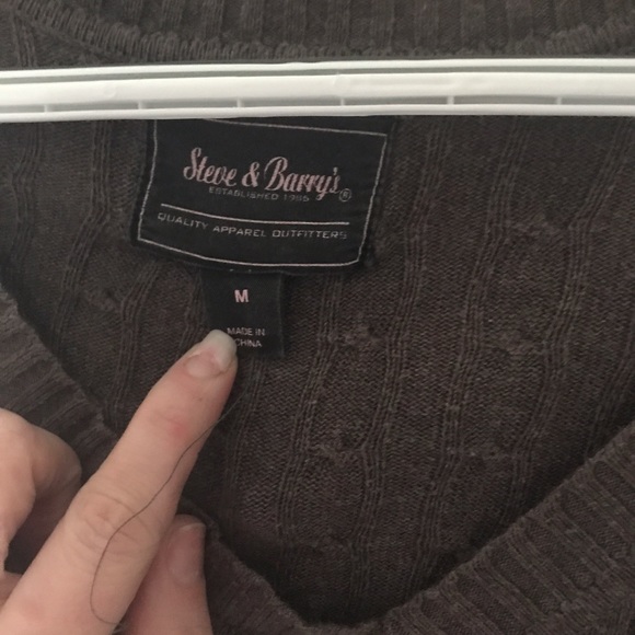 V neck sweater size medium - Picture 3 of 3