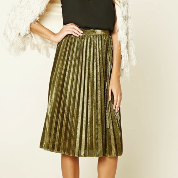 Size XS, forever 21 gold holiday skirt