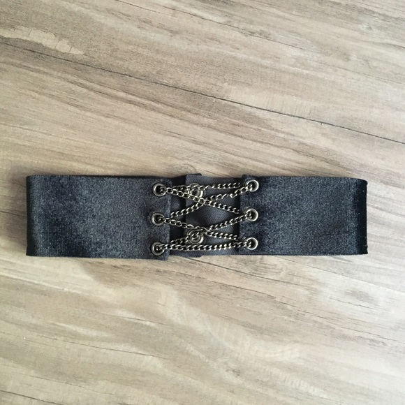 Velvety XX Chain Choker - Picture 2 of 3