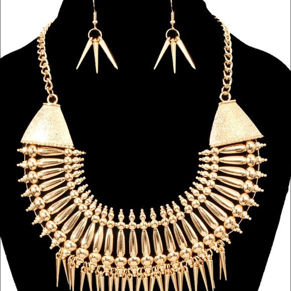 Gold Spiked Necklace Set