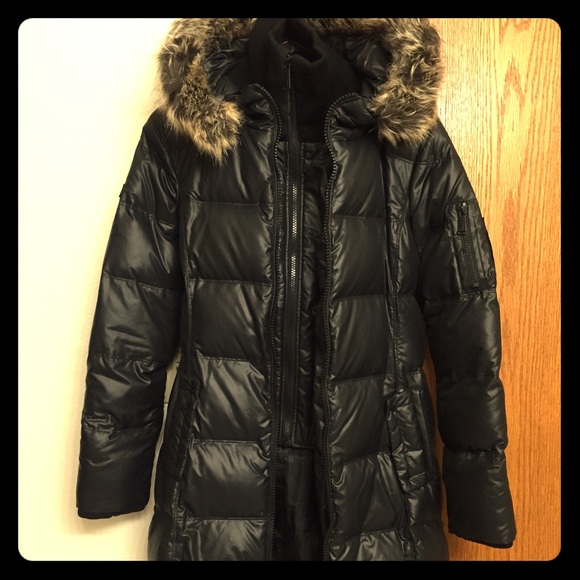 BCBG puffer jacket double zipper with fur hood