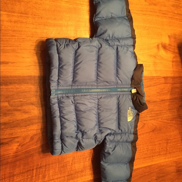 North face - Picture 2 of 3
