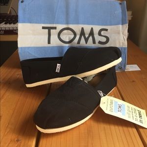 Women's black canvas Tom's