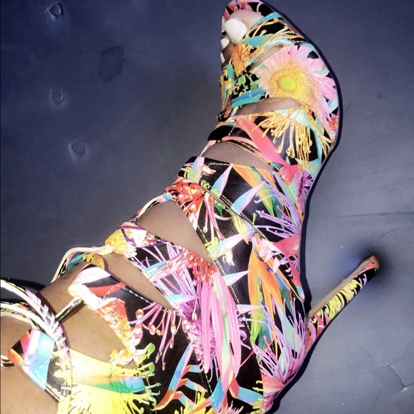 Colorful shoes - Picture 1 of 2
