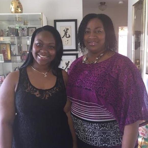 Meet your Posher, Nicole - Picture 1 of 1