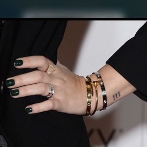 🎄 2 x $60 Silver with Stones for @eriknkimmy