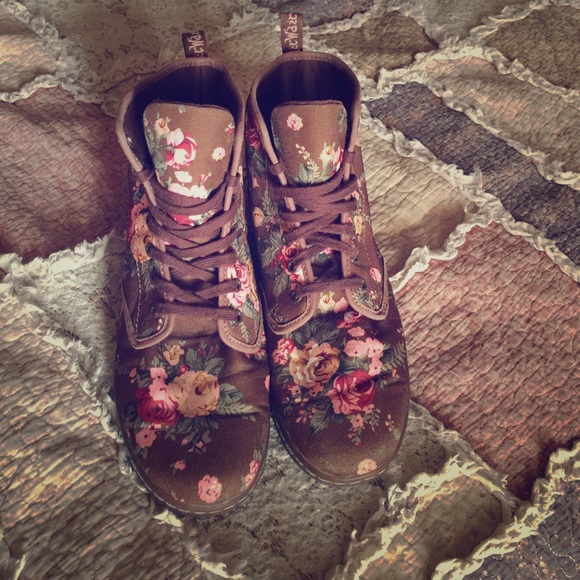 dr marten Shoes - Dr Marten Air Wair Brown W\Roses Boots Sz Wms 10