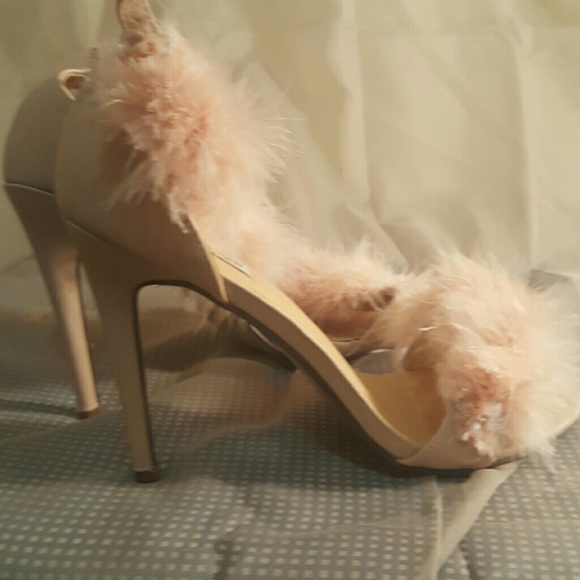 Fuax Fur Stilletos - Picture 2 of 4