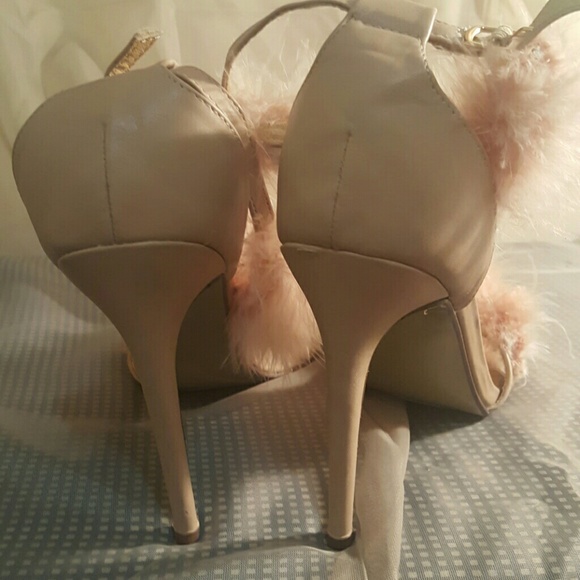 Fuax Fur Stilletos - Picture 3 of 4