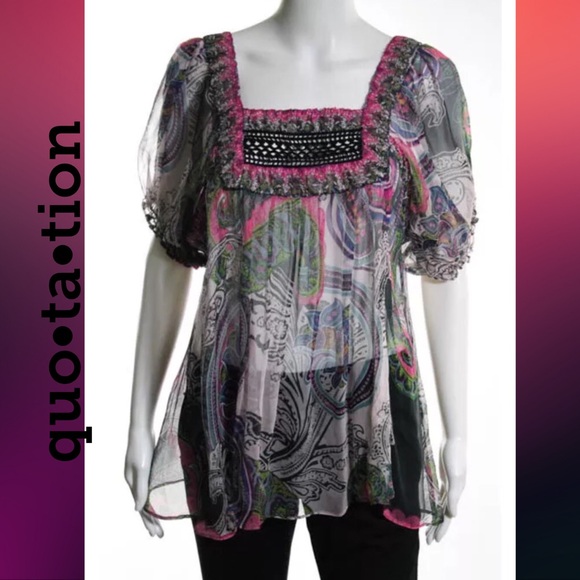 QUO•TA•TION Chic Sheer Geometric Short Sleeve Top