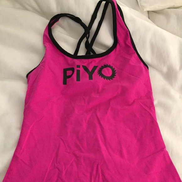 Small Beachbody Piyo workout tank built in bra