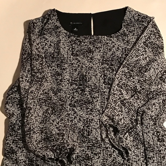 Black & white top - Picture 1 of 4