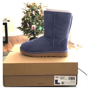 Uggs NWB. Classic short 2 W/ PJB size. 6 TreadLite
