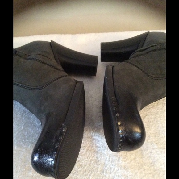 Leather button boots - Picture 3 of 4