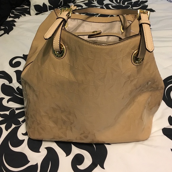 Michael Kors Purse! Medium size!