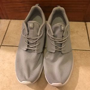 Used Size:13 Nike Roshe Run