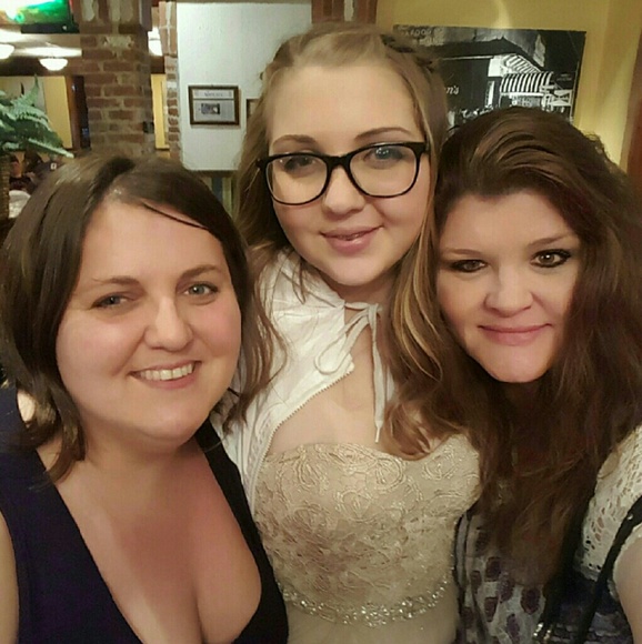 Meet your Posher, Alesha - Picture 2 of 2