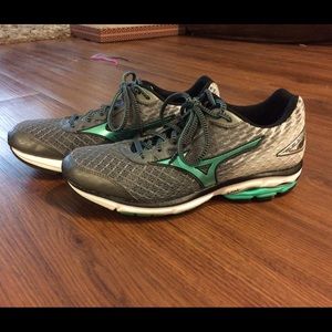 Mizuno Running/Volleyball Shoes