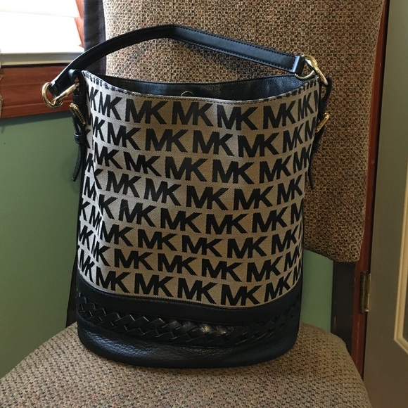 Michael Kors Bucket Bag
