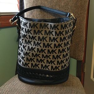 Michael Kors Bucket Bag