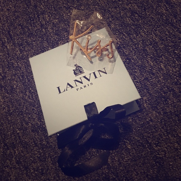 BNIB Lanvin Gold Kiss Double Finger Ring sz M