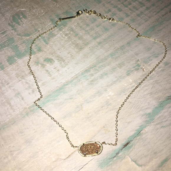 Kendra Scott necklace