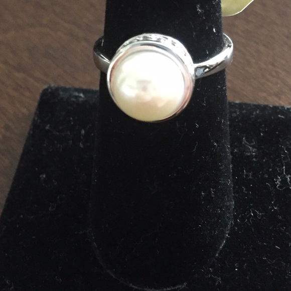 Rhodium Plated Brass Ring w/synthetic Pearl