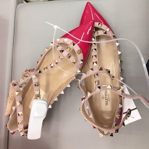 🎉🎉Brand New Authentic Valentino Rockstud flats.