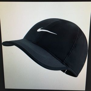 Women's black Nike hat