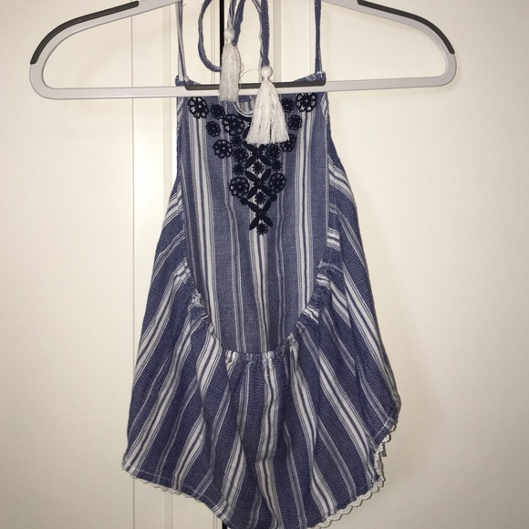 Cute Hollister halter top with open back - Picture 3 of 4