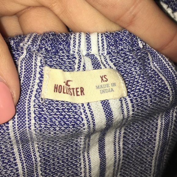 Cute Hollister halter top with open back - Picture 4 of 4