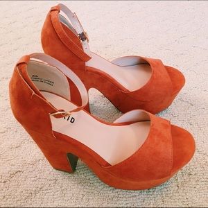 NWT suede burnt orange chunky heels