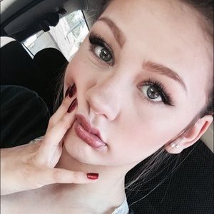 Meet your Posher, Elena