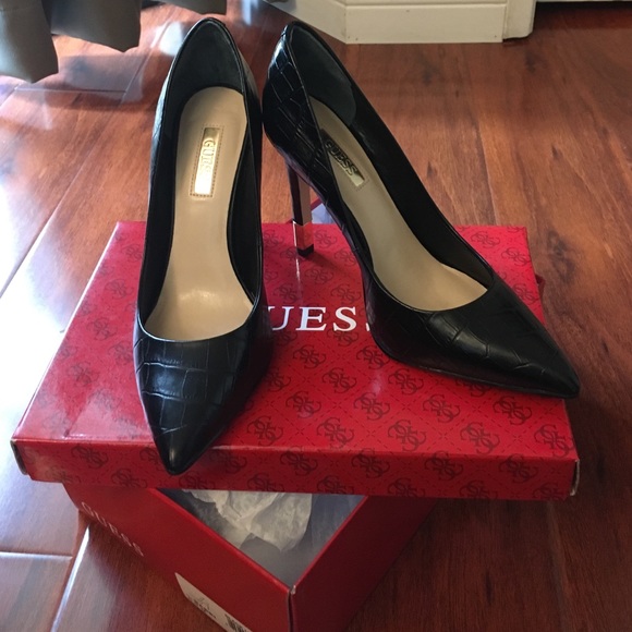 BRAND NEW GUESS POINTED TOE PUMPS