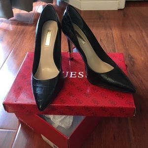 BRAND NEW GUESS POINTED TOE PUMPS