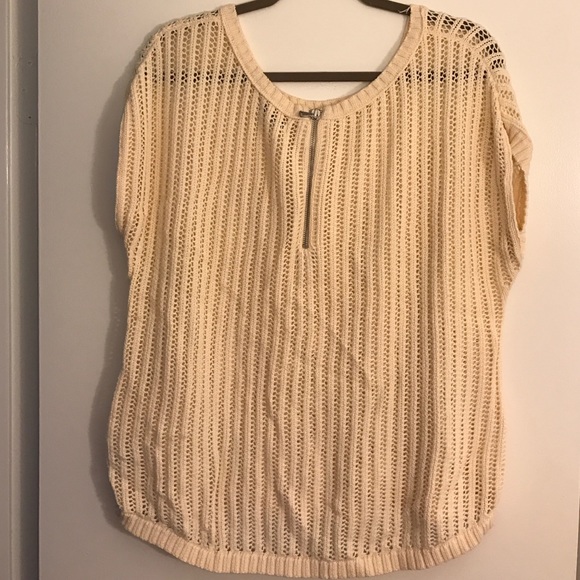 🦅 AE Eyelet/Crochet Top - Picture 2 of 2