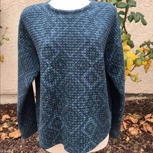 nice comfy sweater perfect for the winter time