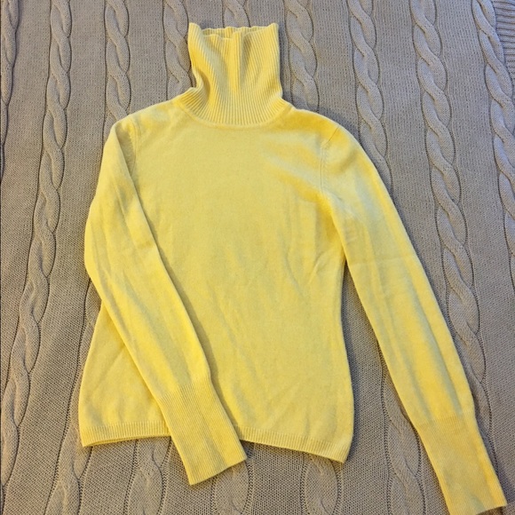 100% cashmere turtleneck sweater