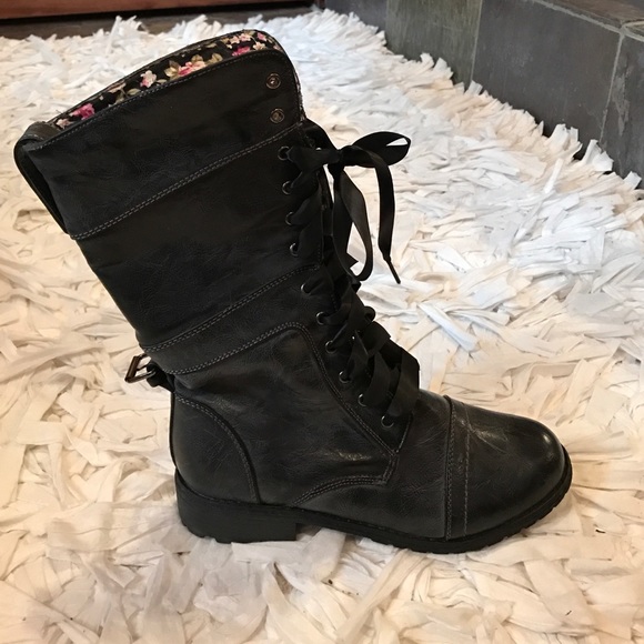 Lace up dark grey booties - Picture 1 of 4