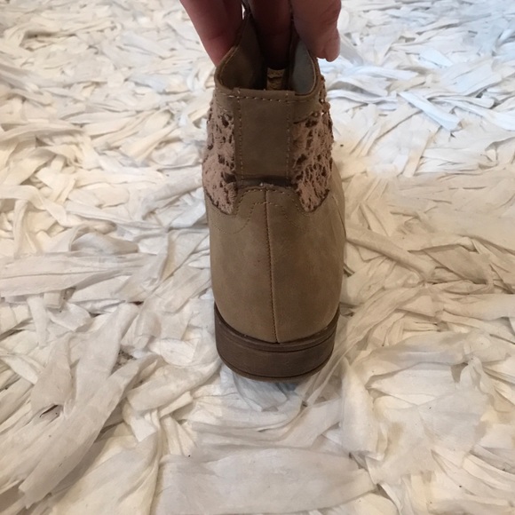Light brown short boots with lace - Picture 2 of 3