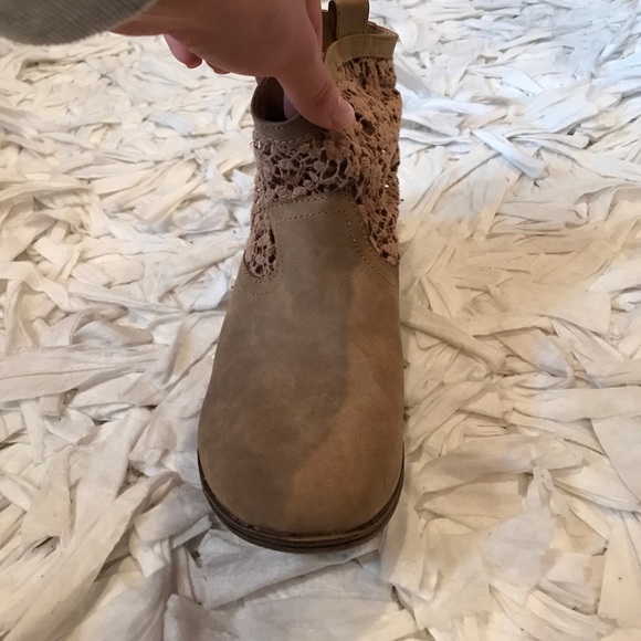 Light brown short boots with lace - Picture 3 of 3