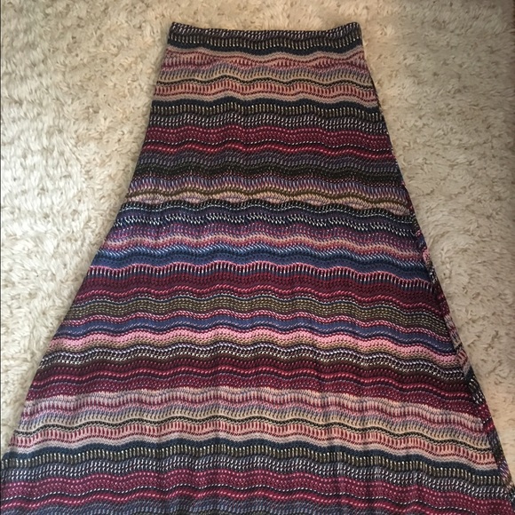 Roz and Ali brand patterned maxi skirt size medium