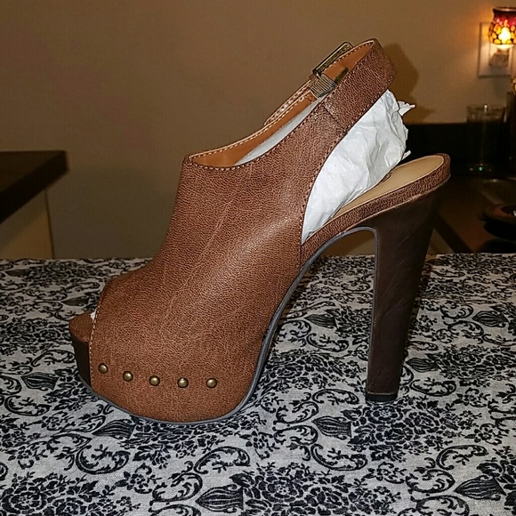 Platform clogs