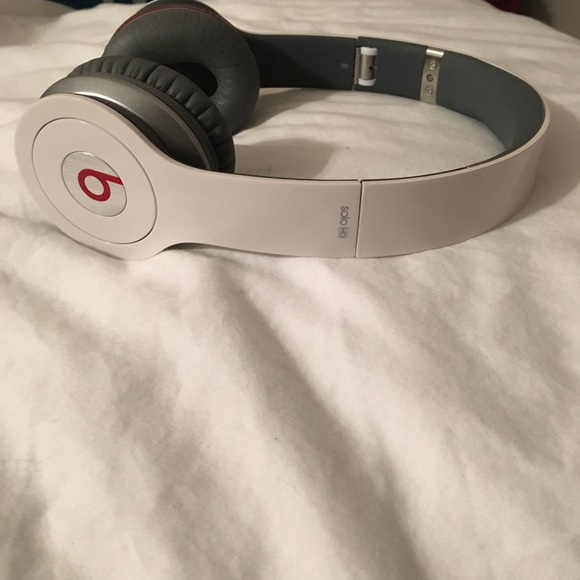 White beats by Dre Solo HD