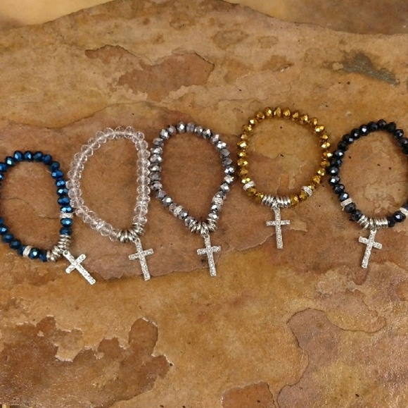 Clear Crystal Cross Bracelet - Picture 2 of 2