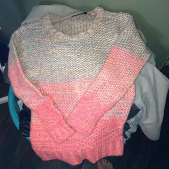 Cute sweater - Picture 1 of 2