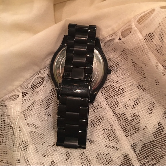 Michael Kors watch - Picture 3 of 3